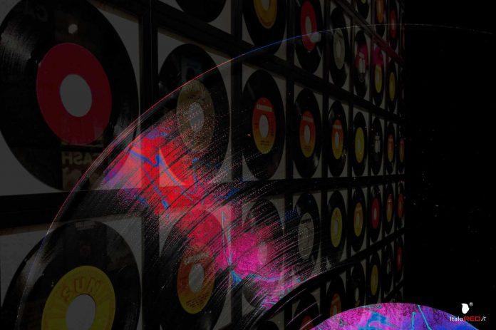 CUT-OUTS italo red italo